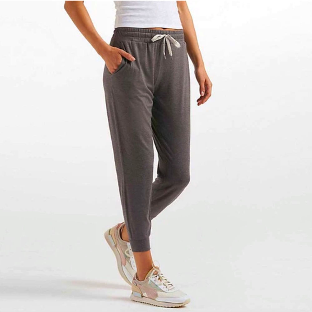 NWT Vuori Performance Jogger Women’s XL Smoke Heather